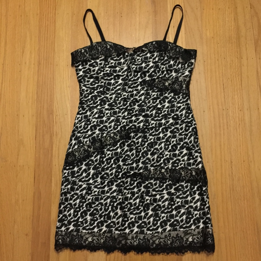 bebe Sexy leopard Prints Lace Trim tiered Dress S